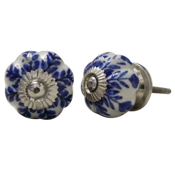 La Finesse Hvid Knop Med Bl� Bladm�nster Og S�lv Rosette