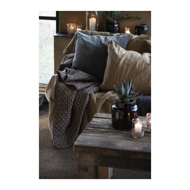 Ib Laursen Quilt sort m/blomstermnster i rustfarve