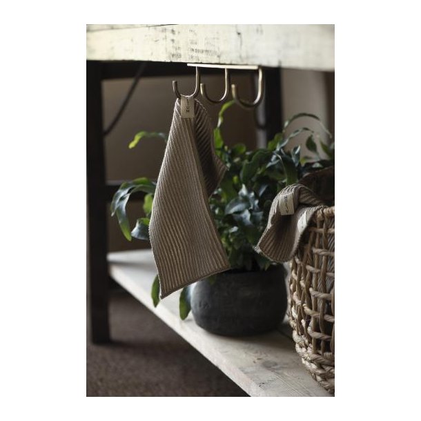 Ib Laursen Knagerkke m/3 knager antik messing skrues op under hylde