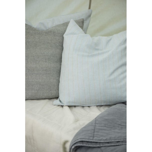 Ib Laursen Pudebetrk lysebl m/tynde beige striber