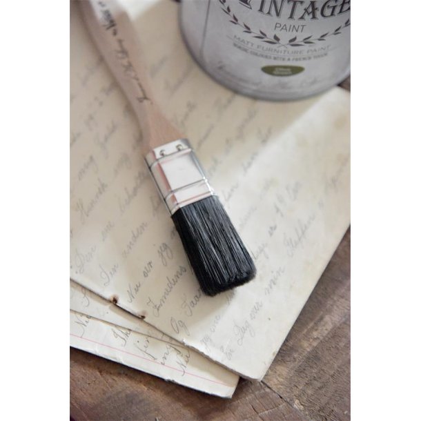 Jeanne d'Arc Living, Flad Pensel, Str. 1