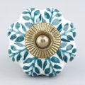 Lundager Hvid Knop Med Gr�nne Blade, Antique Rosette