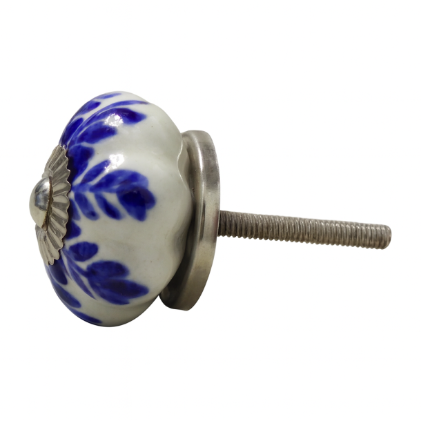 La Finesse Hvid Knop Med Bl� Bladm�nster Og S�lv Rosette