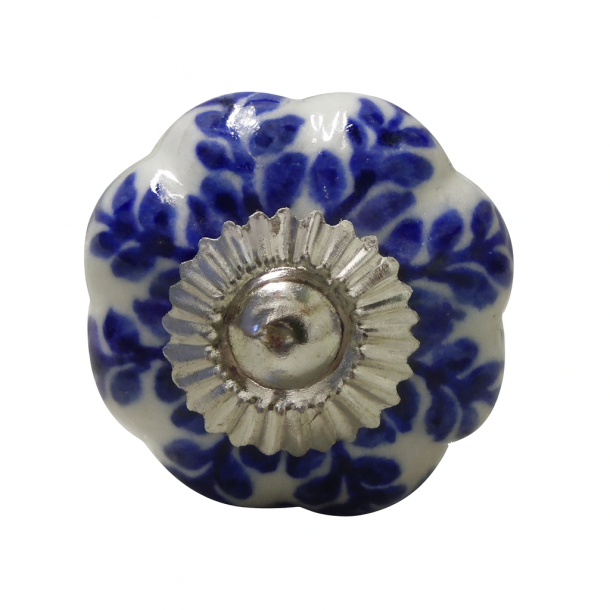 La Finesse Hvid Knop Med Bl� Bladm�nster Og S�lv Rosette