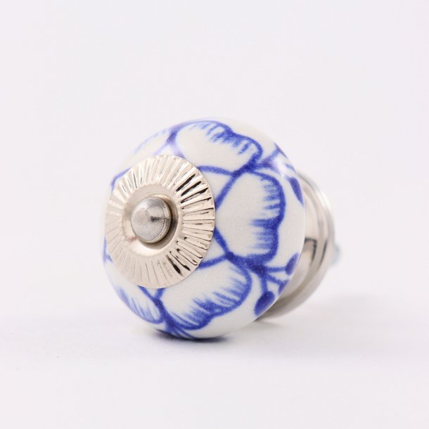 La Finesse, Hvid Knop Med Bl� Sm�rblomst