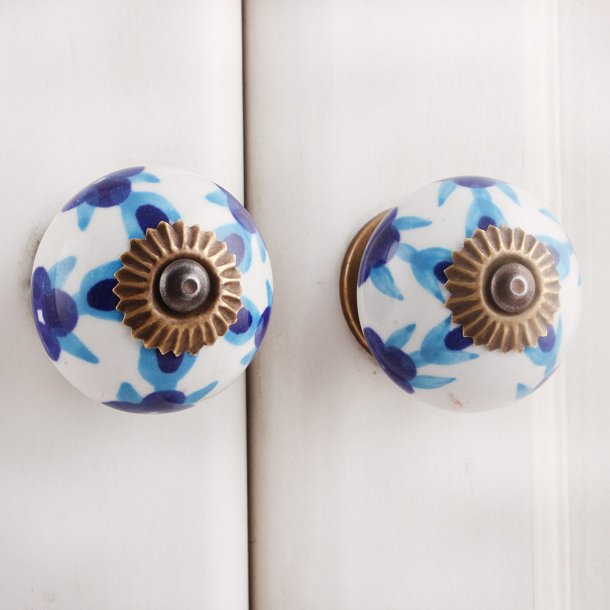 Hvid Greb Med Bl� Blomster, Antique Rosette