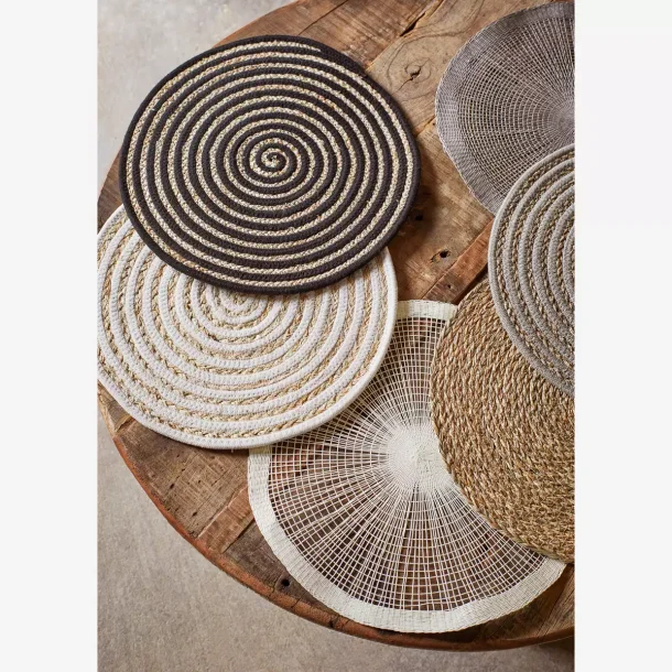 Madam Stoltz Dkkeserviet, Natur/Sort