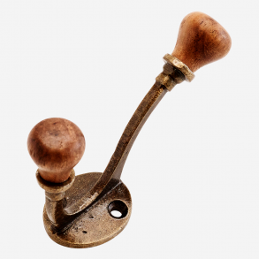 Madam Stoltz Dobbelt knage i jern med tr knop, Antique Brass 